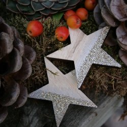 Trstjerner, guld/natur (6 cm)