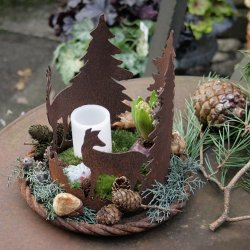 Rustkrans med krondyr og grantrer