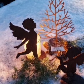 Engel, stende med plade