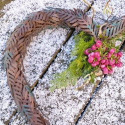 Stort rusthjerte af bregneblade