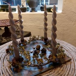 Gurilande med sm kogler