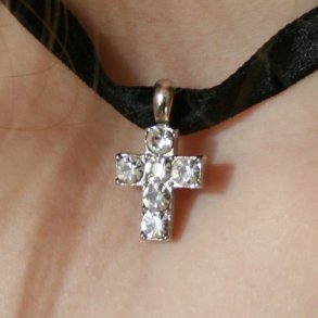 Vedhæng, kors med similisten